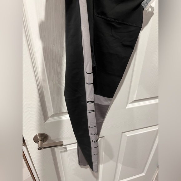 🙌Nike Black and Gray Women's Leggings - Picture 4 of 4